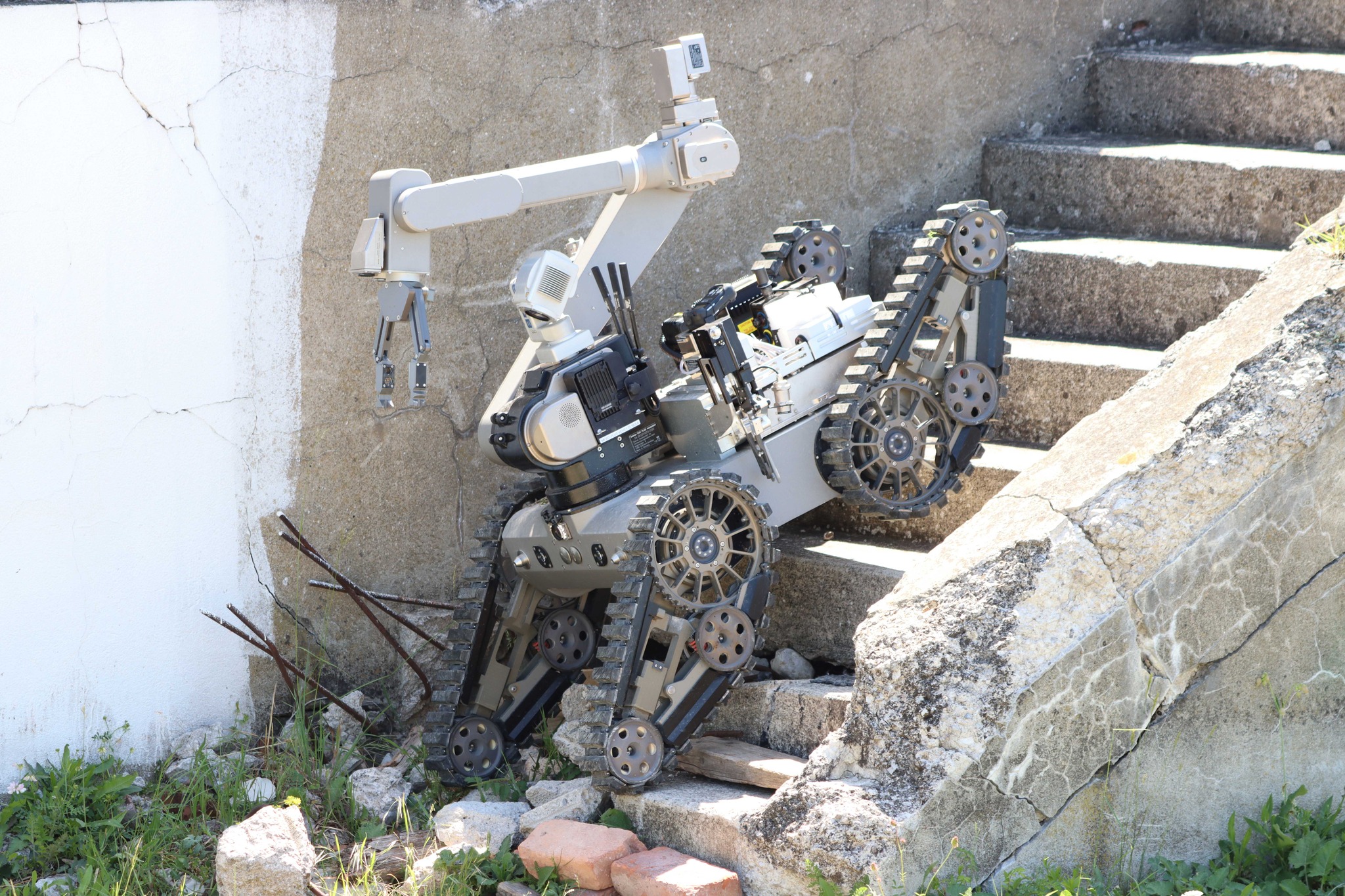 GYVrsiVWgAAyDBe.jpg-large